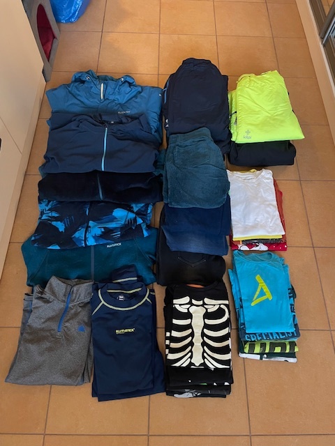 Zimní chlapecký set velikost 158, 32 kusů