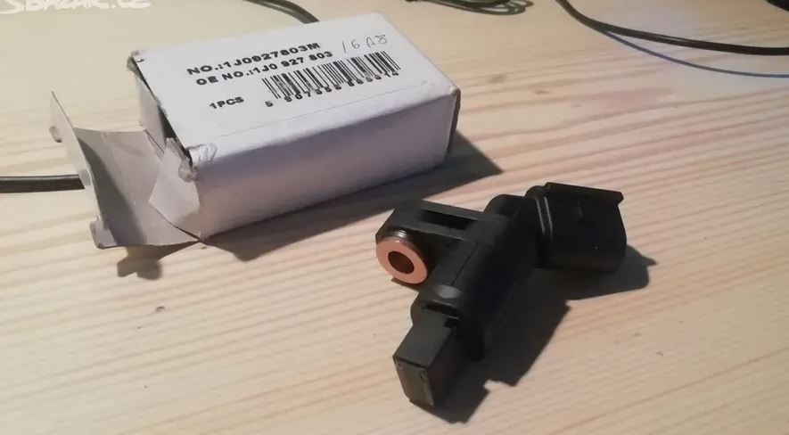 Snímač ABS,levý přední(strana řidiče)