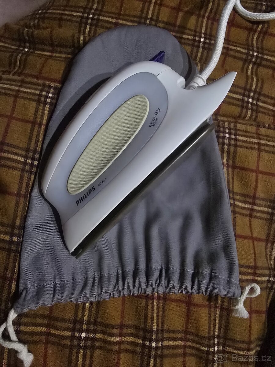 Žehlička cestovní napařovací Philips GC651