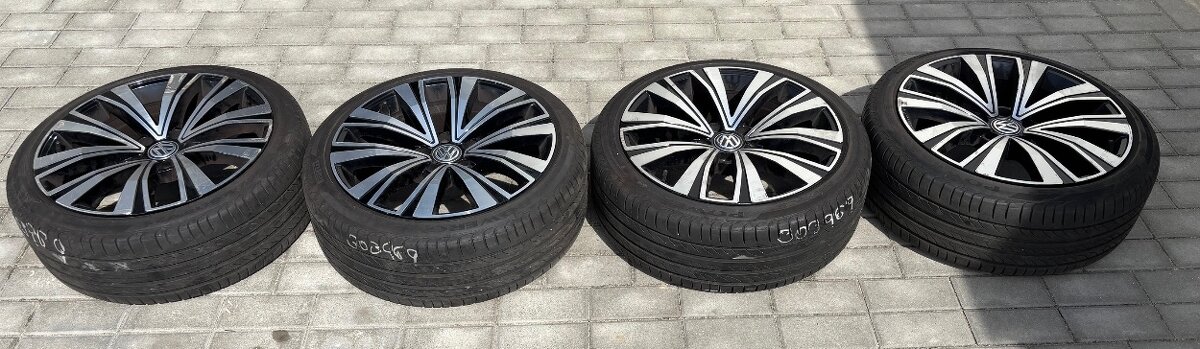 VW R18 original alu kola Arteon Muscat