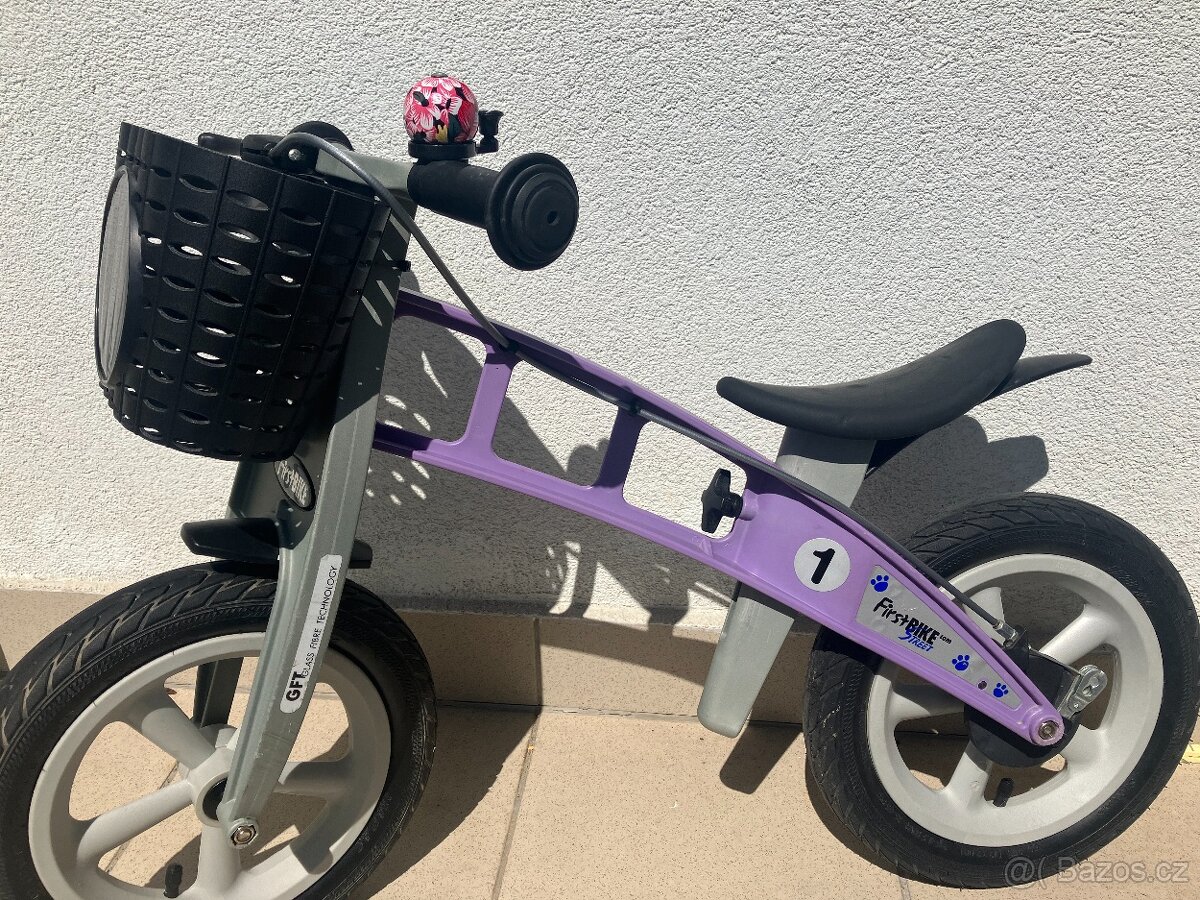 first bike + kosik a zvonek hezký stav