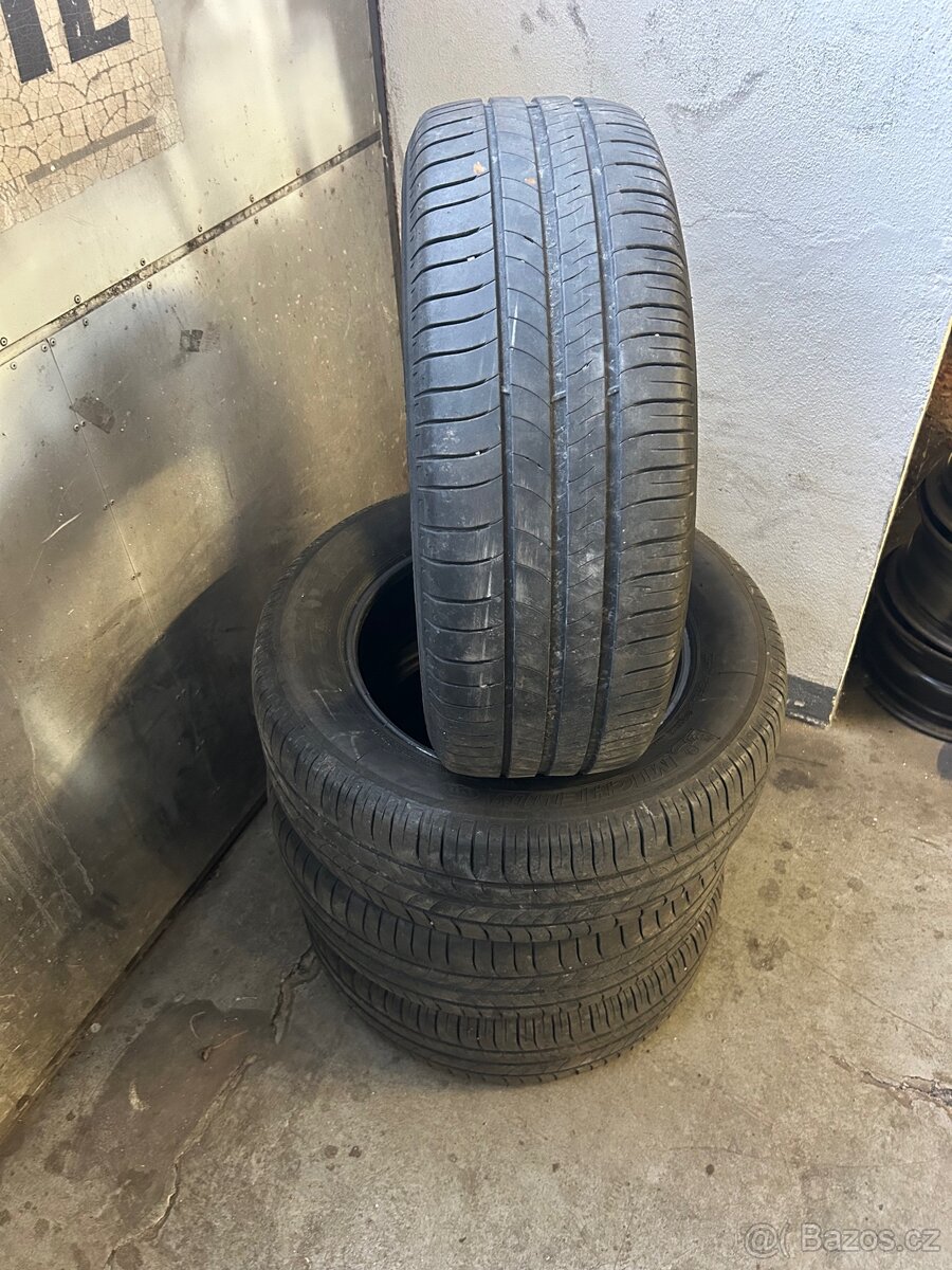 215 60 R16 Michelin