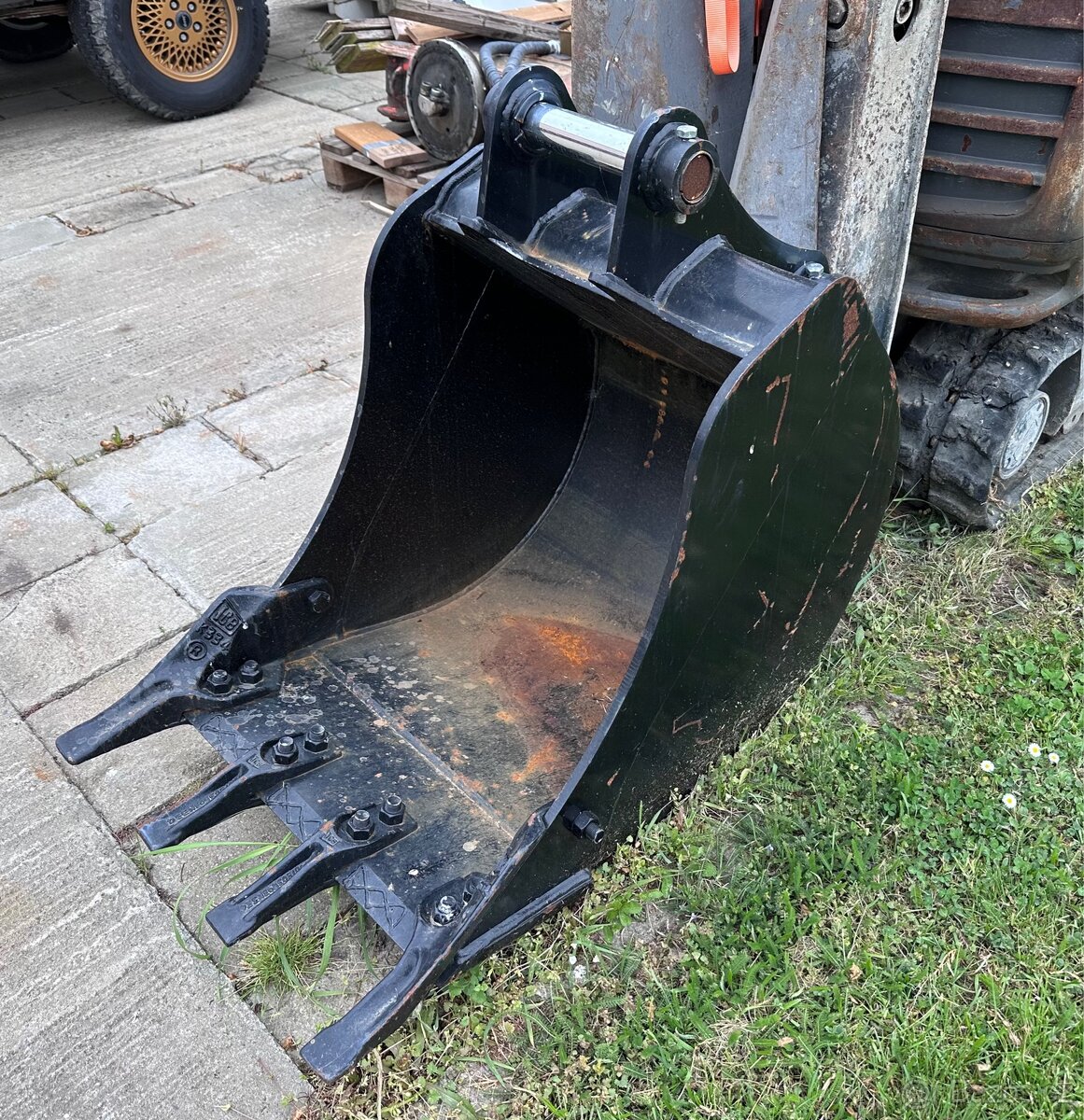 Lžíce 600mm na JCB 3CX/4CX, 100C, 86C, atd…