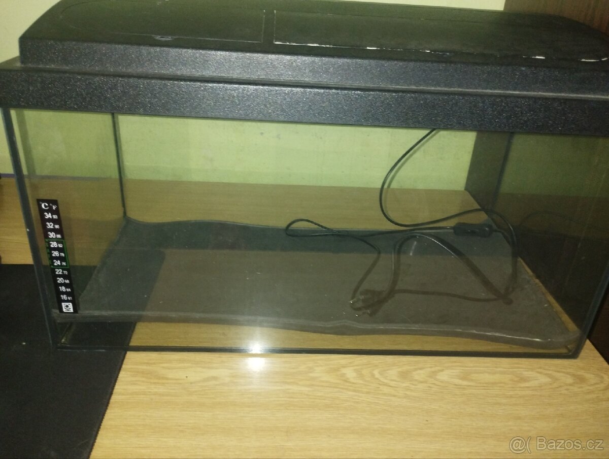 Akvárium s filtrem + doplňky