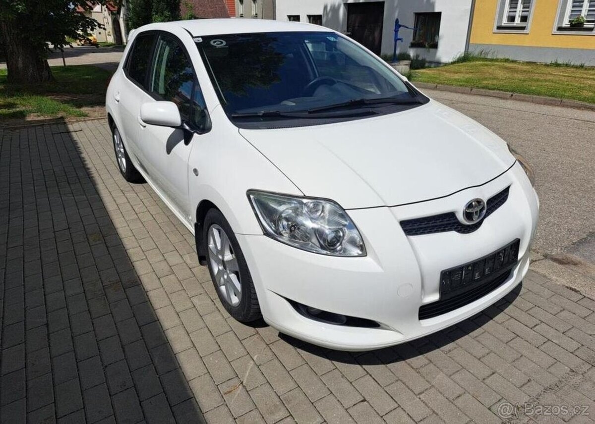 Toyota Auris 1,4 D4-D nafta manuál 66 kw