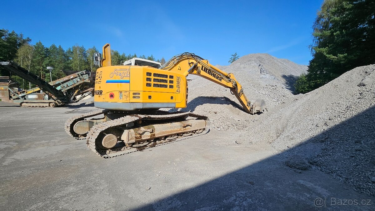 Pásový bagr Liebherr 924 compact