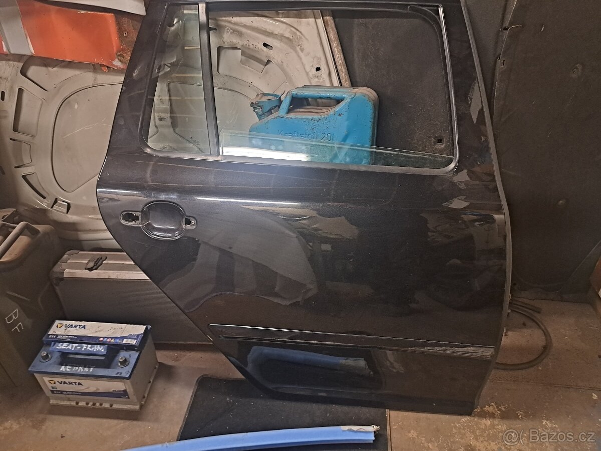 Octavia 2 pravé zadní dveře