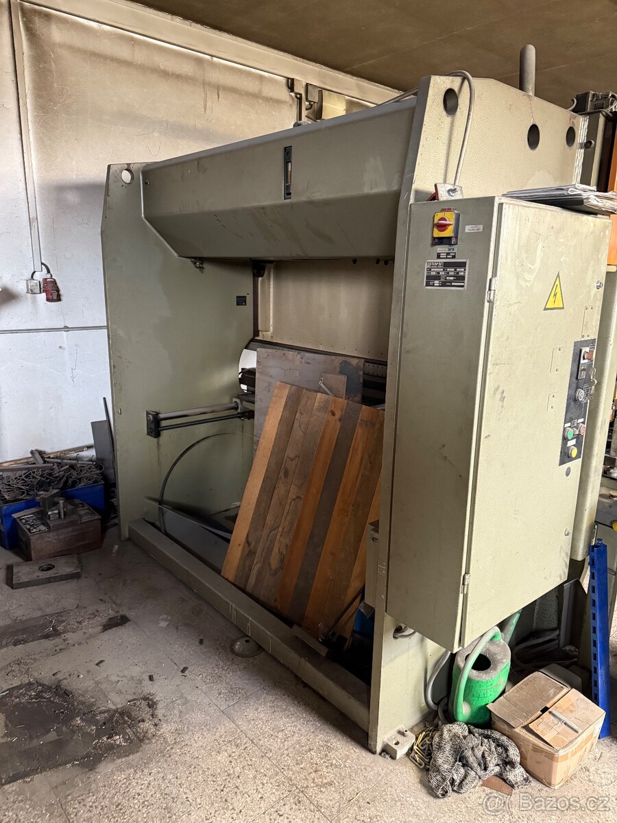 Ohraňovací lis Safan cncs-880-2550