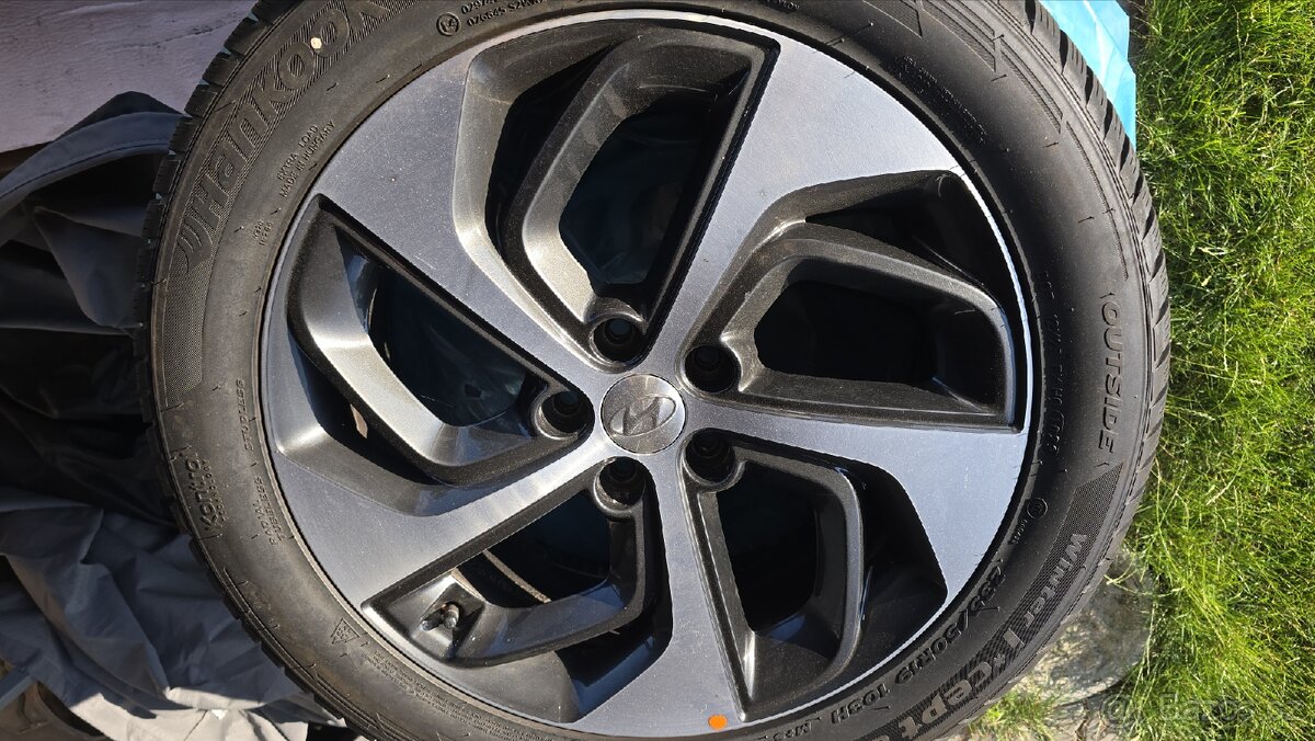 Hyundai Tucson Originální 19 zánovní kola tpms a zimní gumy