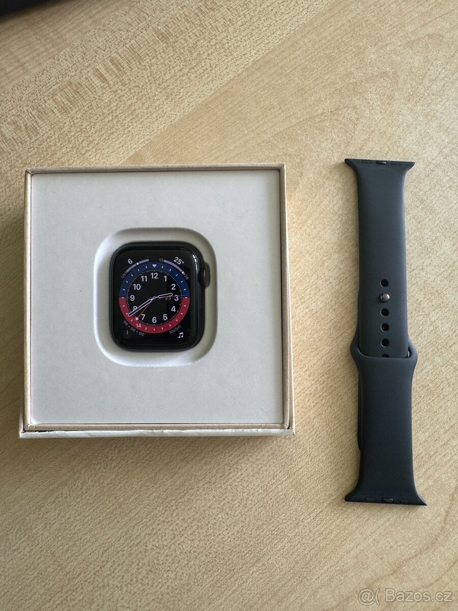 Apple Watch SE Cellular 2022 44mm - Nové