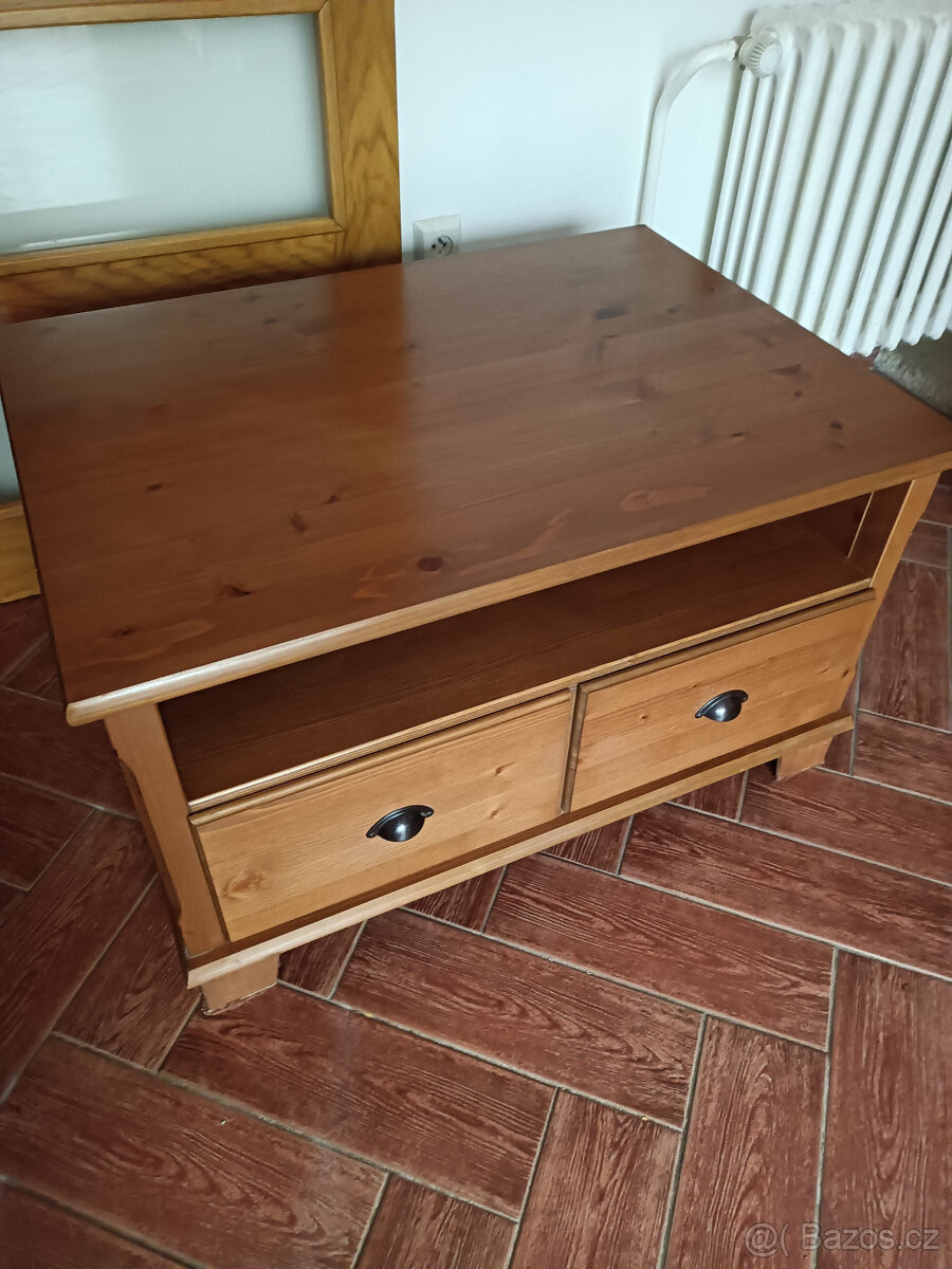 Oboustranný stolek IKEA masivní dřevo