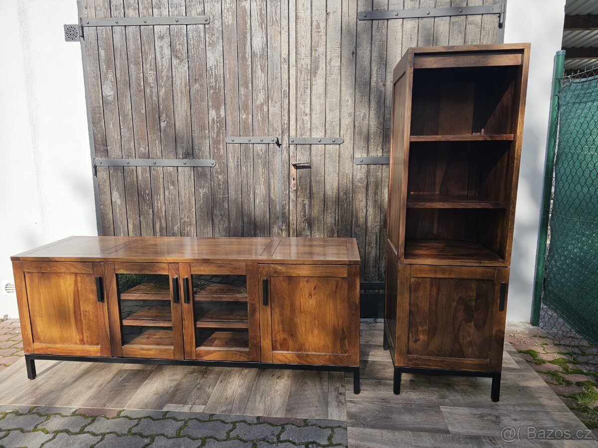 Masivní obývací stěna CRATE & BARELL