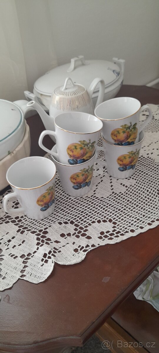 Hrnky, zvonky, svícny křišťálové