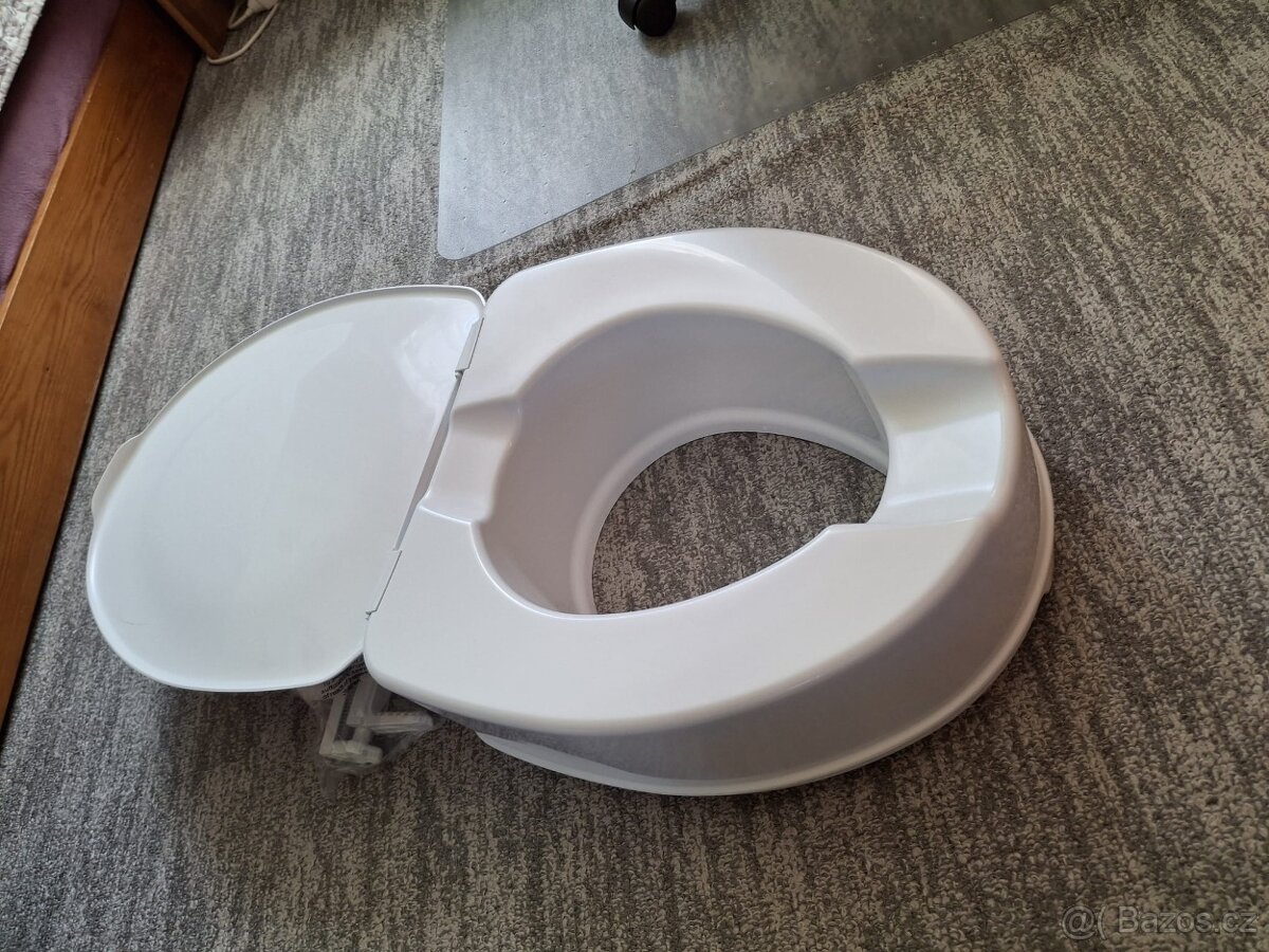 Nástavec na WC s poklopem