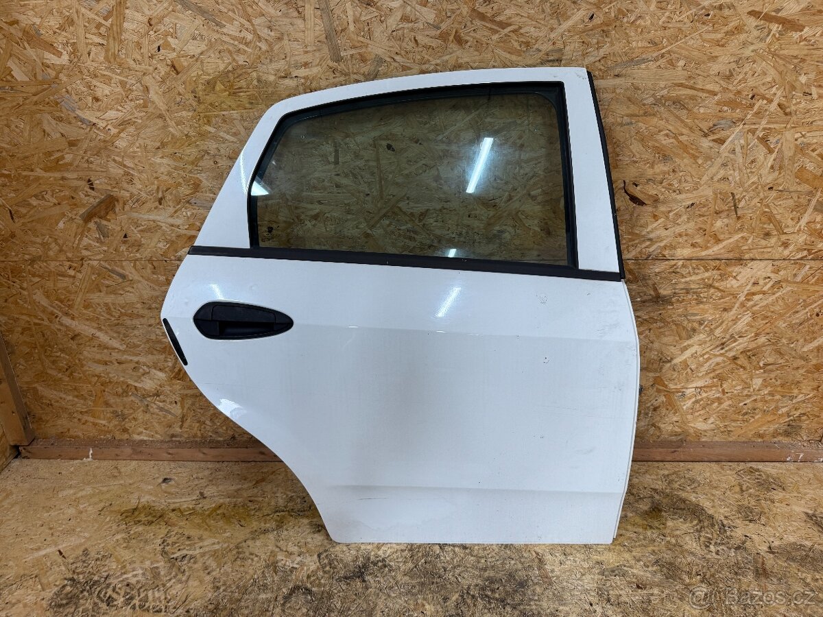 PRAVÉ ZADNÍ DVEŘE FIAT LINEA 2007-2012