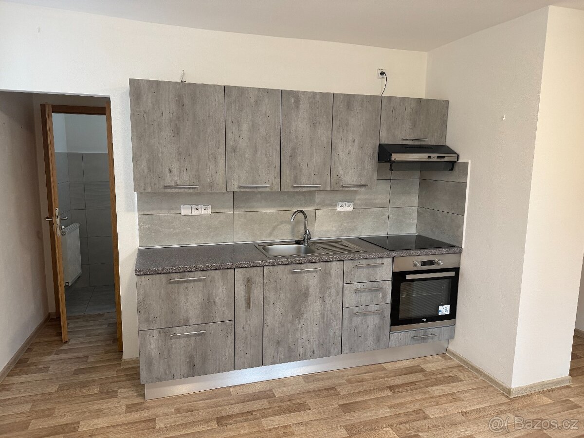 Pronájem bytu 1+kk, 40 m² – Počátky, Horní 38