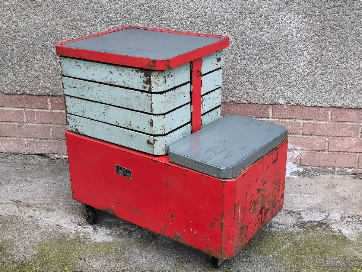 Prodám větší robustní dílenský vozík na nářadí.