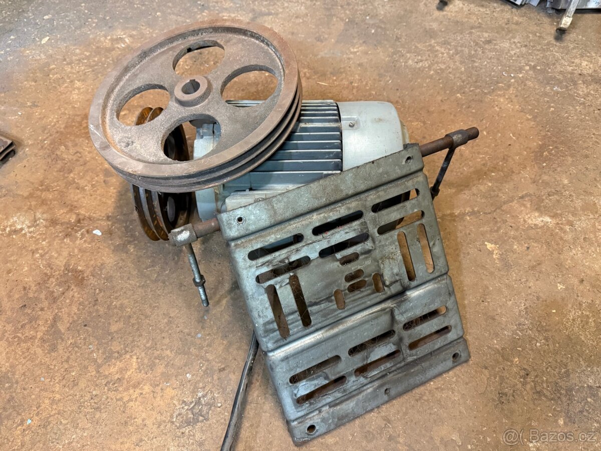 Řemenice a napínací držák elektromotoru