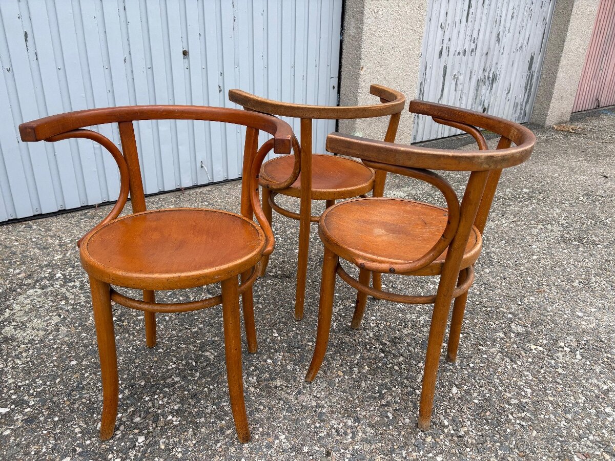 Ohýbané křeslo Thonet