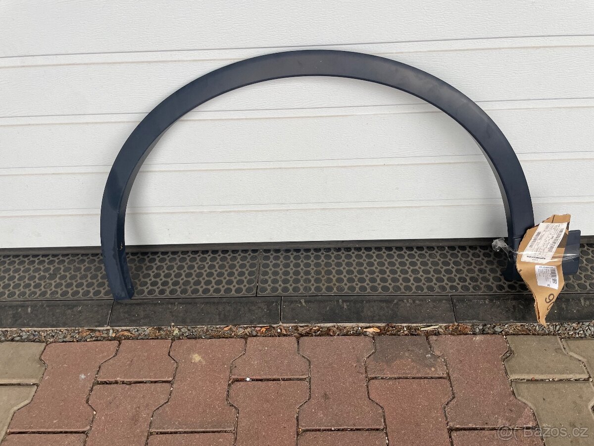 Audi Q7 levy predni lem blatniku 4M0853717E GRU