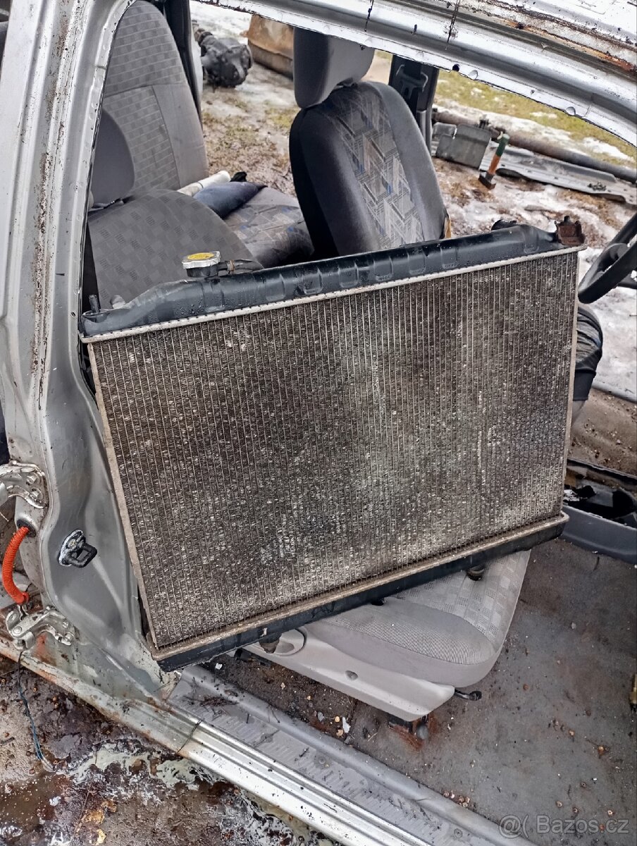 Chladič Nissan Navara D22