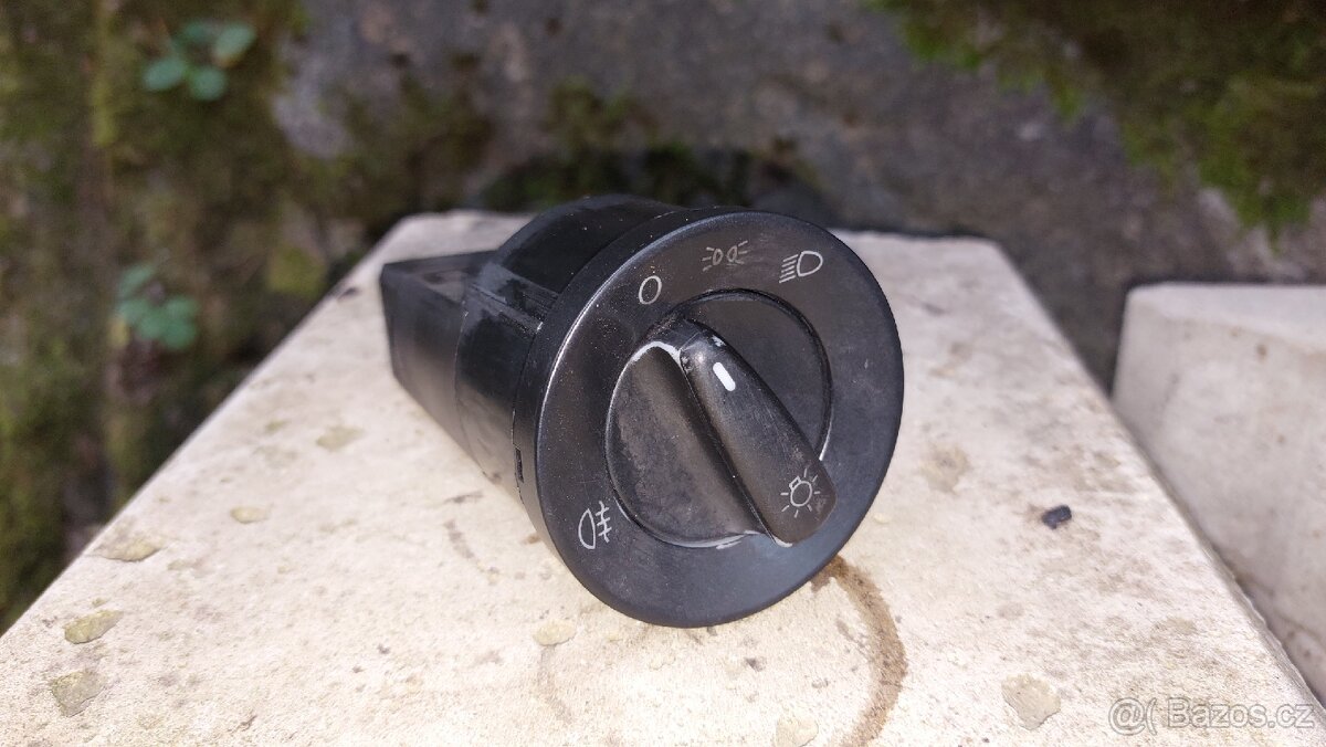 Spínač světel VW Golf 4