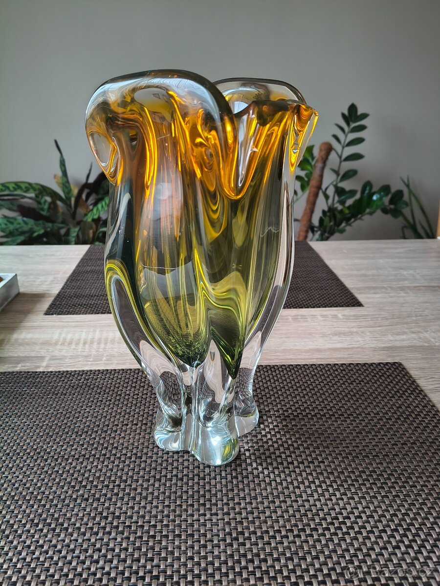 Váza hutní sklo