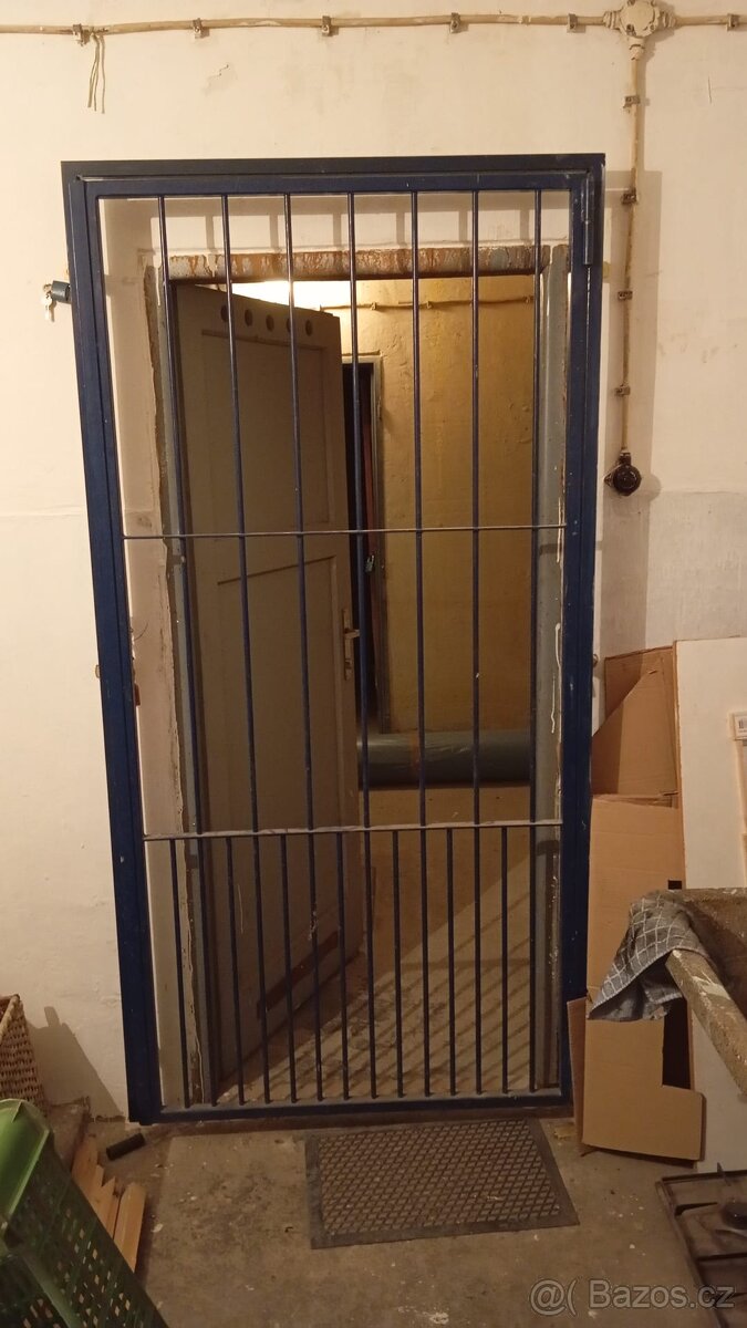 Mříž otevírací levá - na dveře bezpečnostní