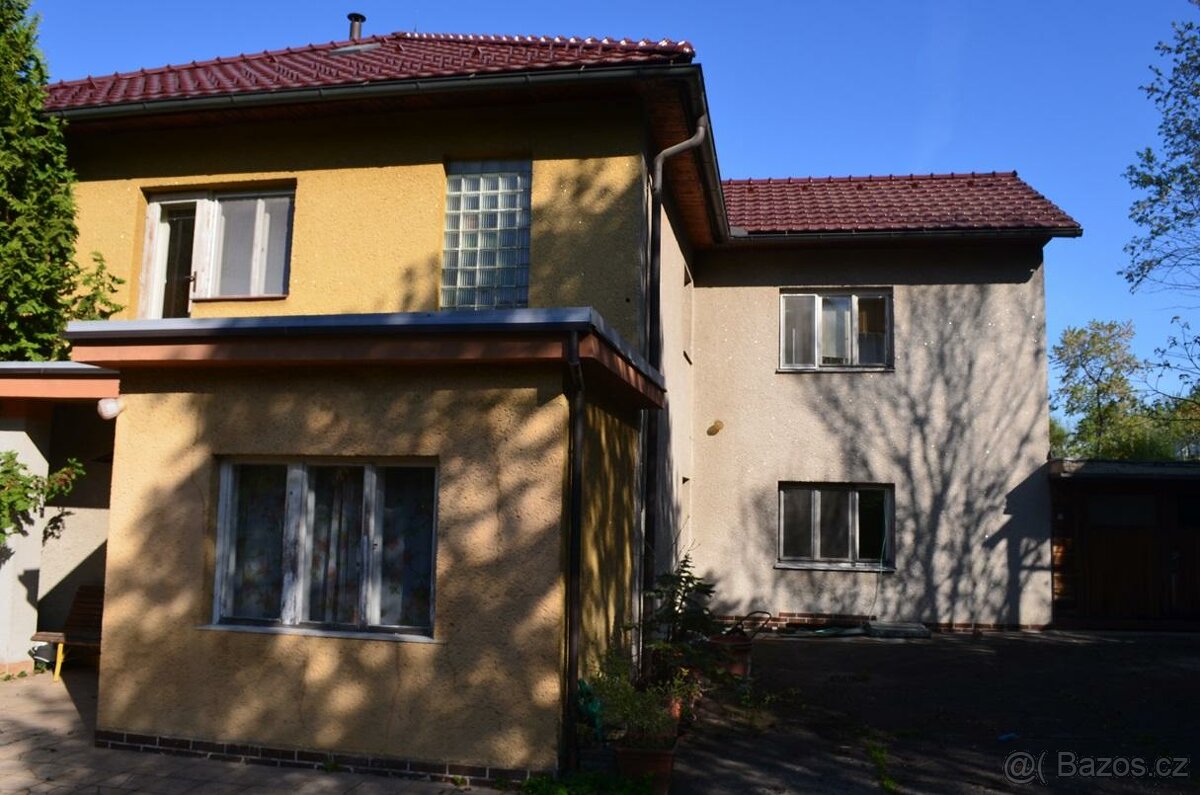 Prodej rodinného domu cca 314 m2, pozemek 1760 m2, Valašské 