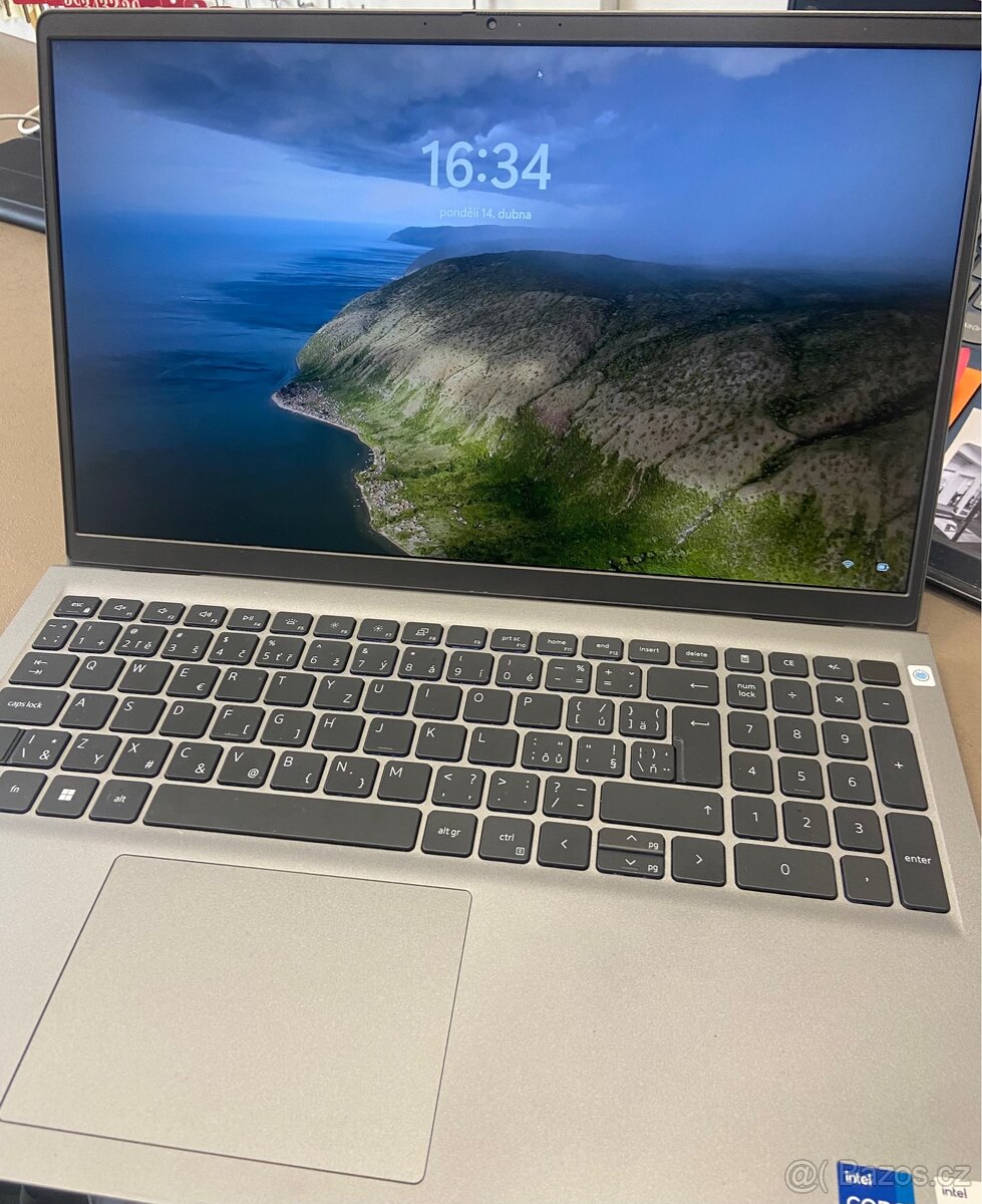 DELL Vostro 15 3530