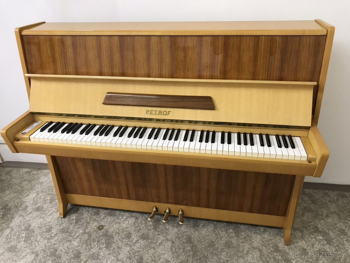 Pianino PETROF