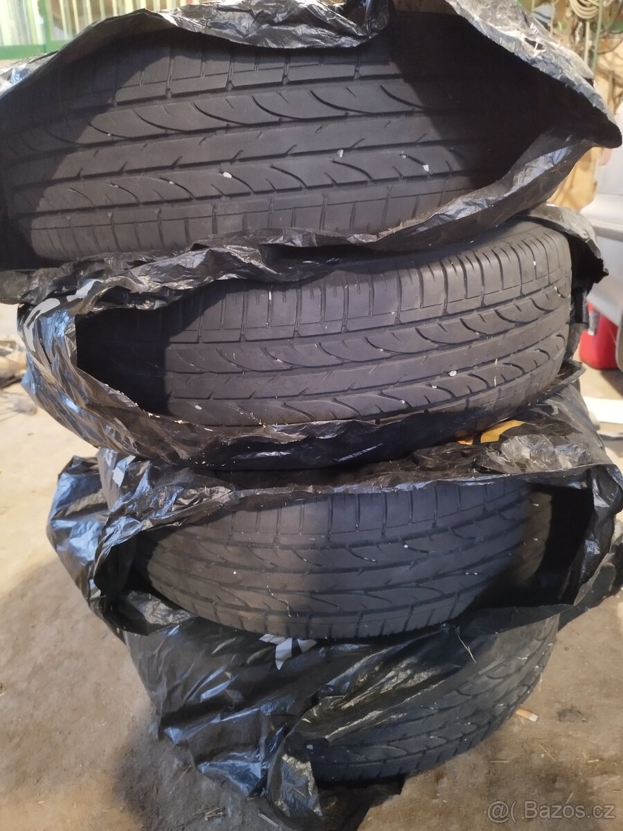 Bridgestone Dueler H/P Sport 215/60 R17 96H
