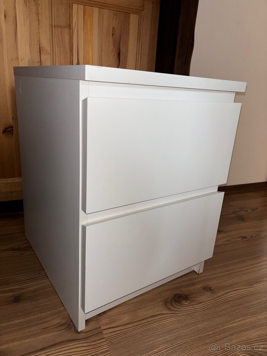 Nocni stolek Malm ikea