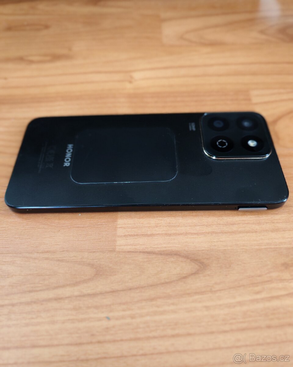 Mobilní telefon zn. Honor 200 Smart