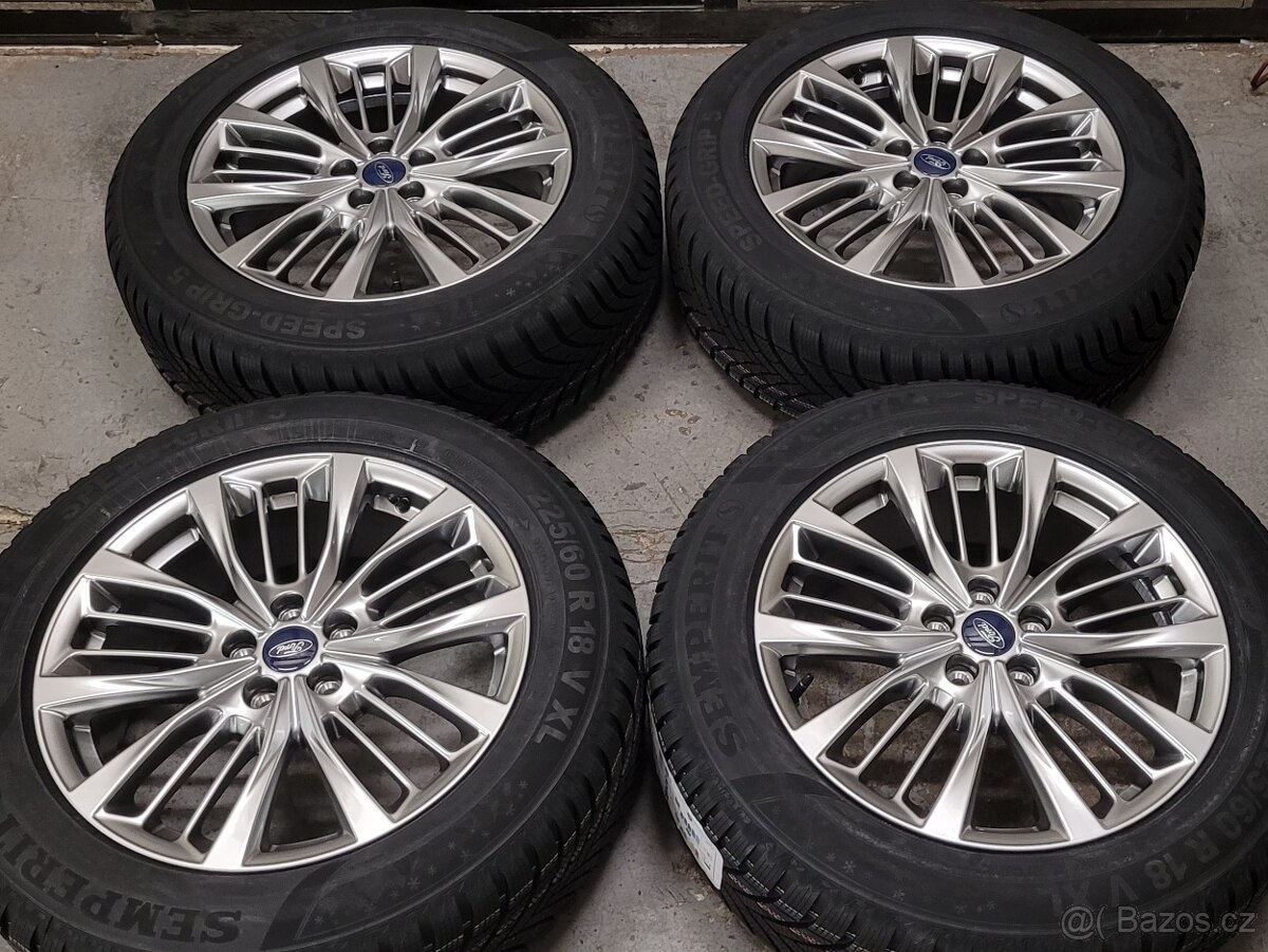 Ford Kuga: 3.generace,18' alu disky,zimni set,nové