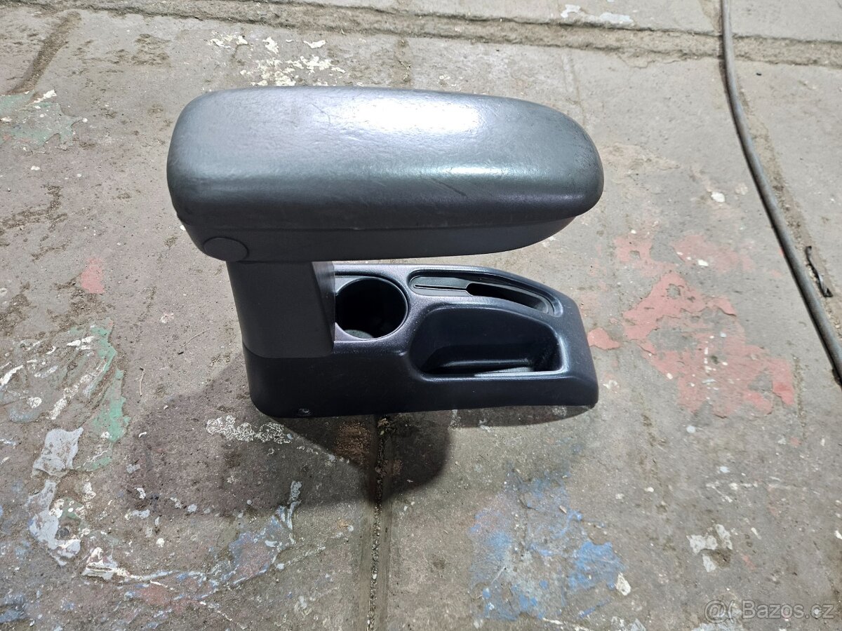 Suzuki Jimny - loketní opěrka