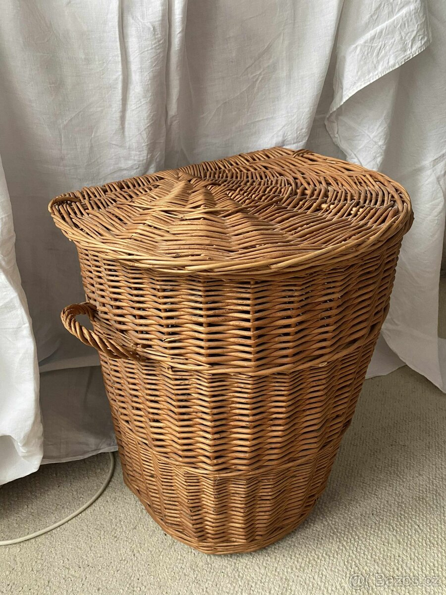 Proutěný koš