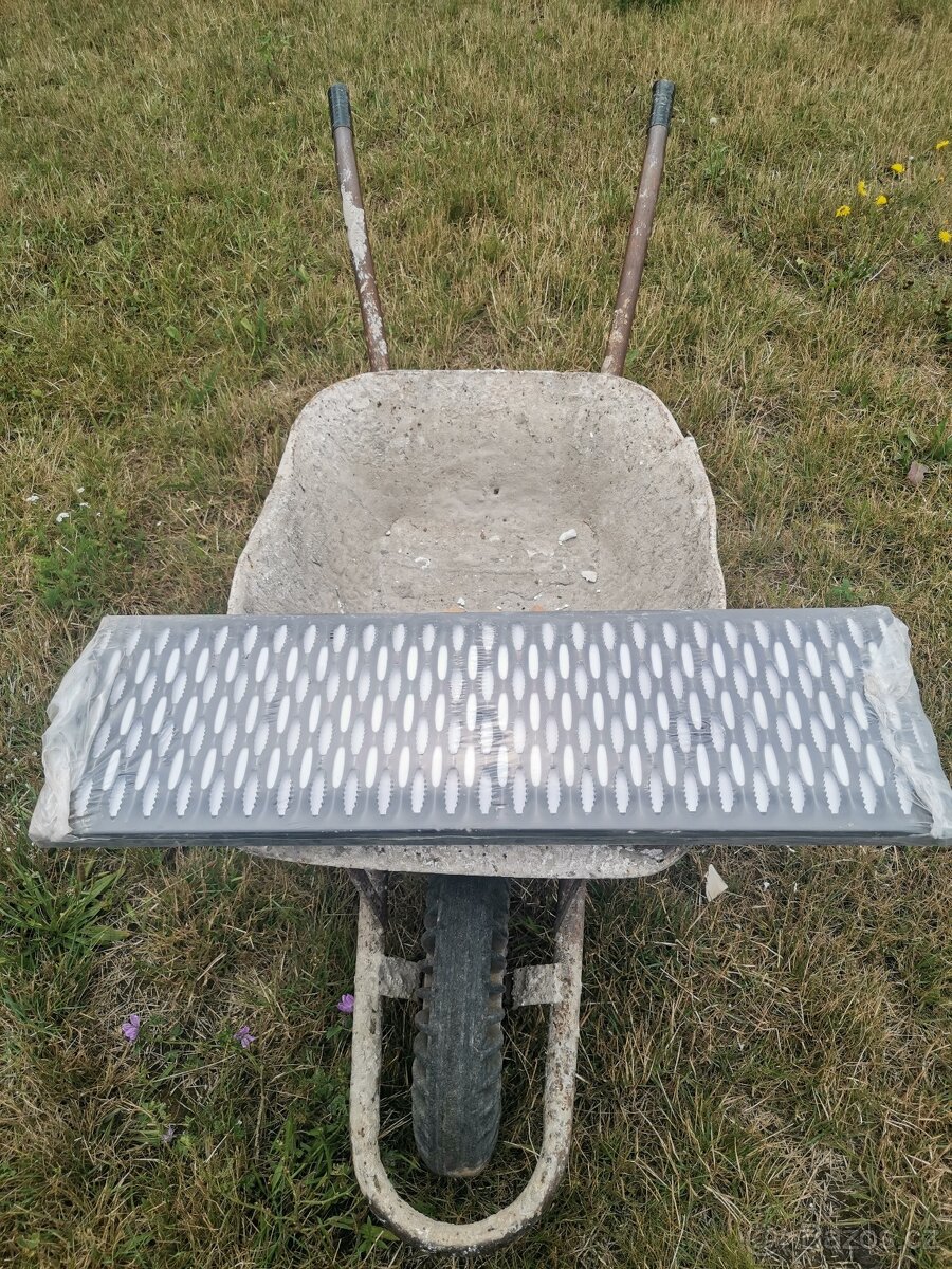 Komínová lávka RAL 8019 BRAUN