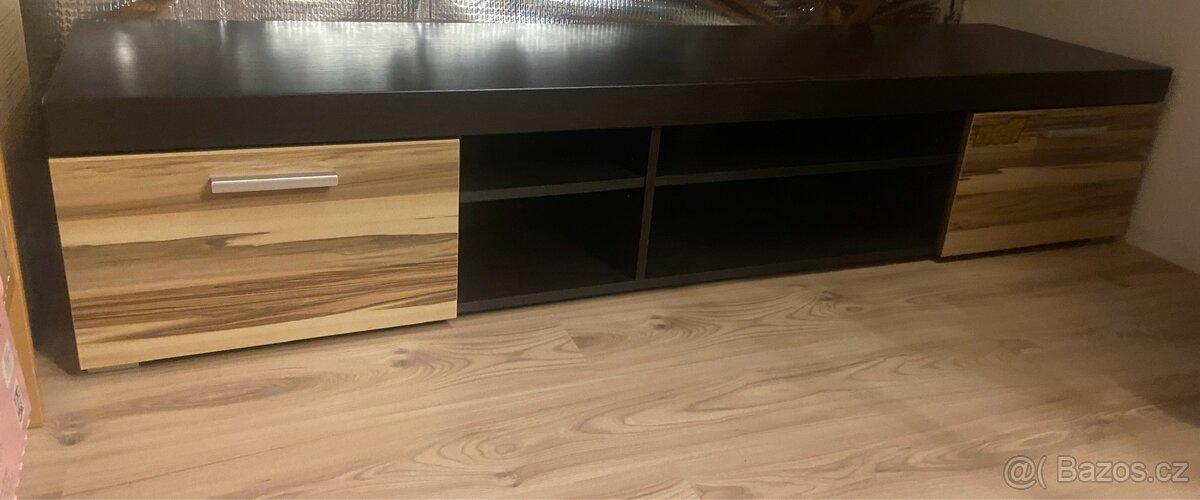 TV stůl/komoda