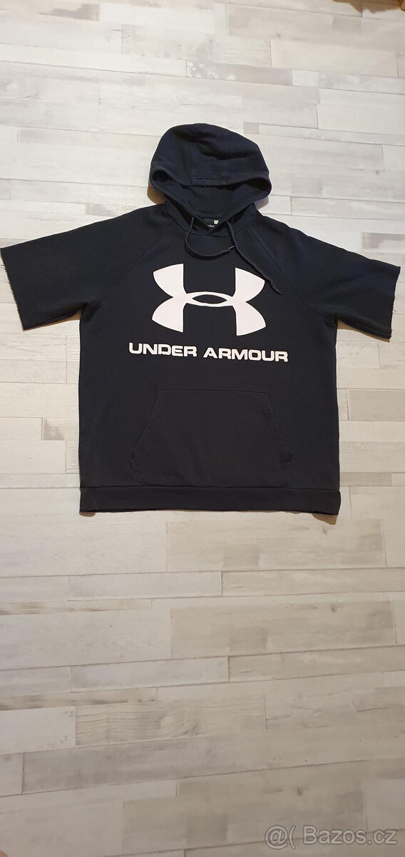 Under Armour černá mikina s kr. ruk. vel. XL