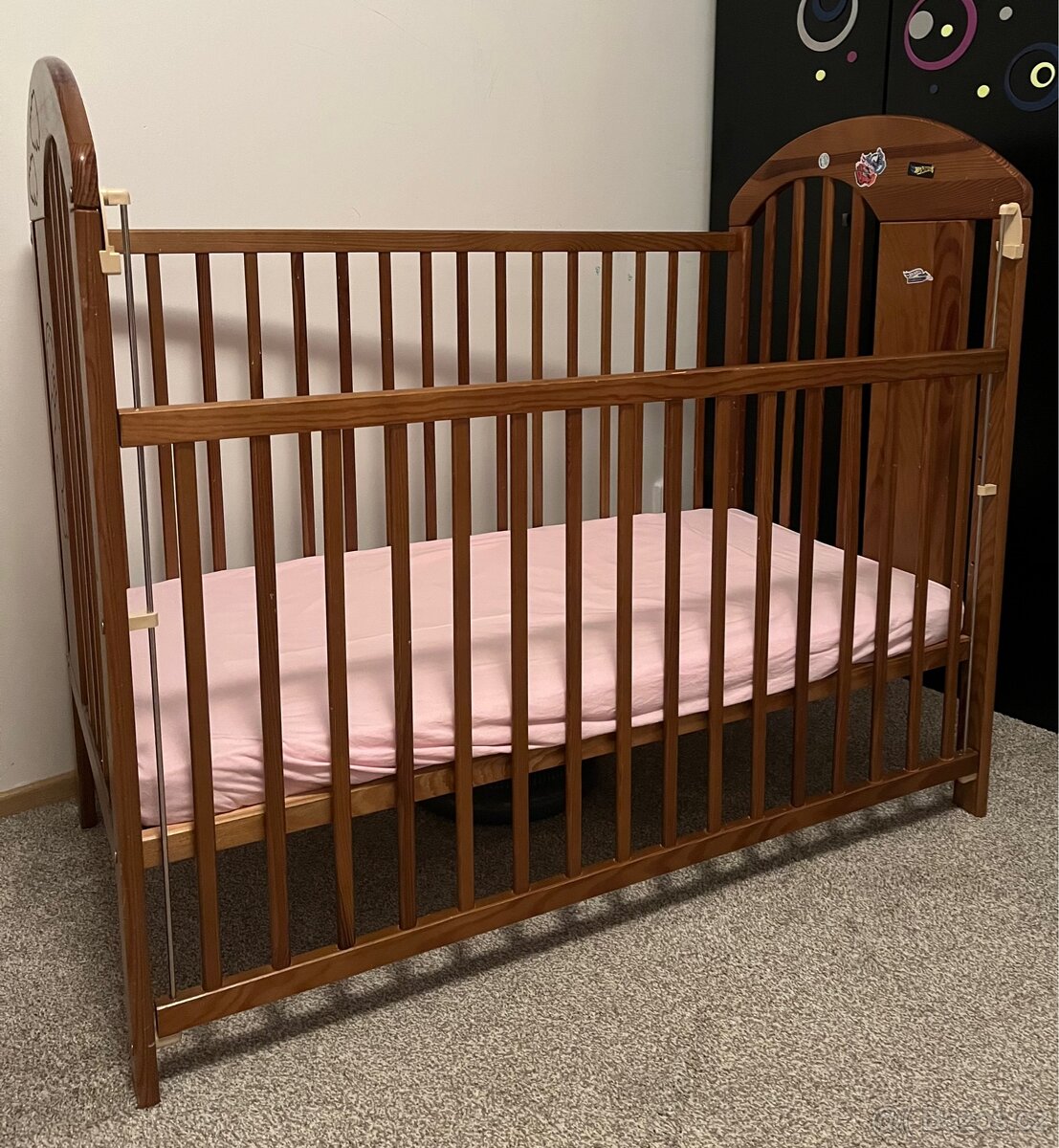 Dřevěná postýlka