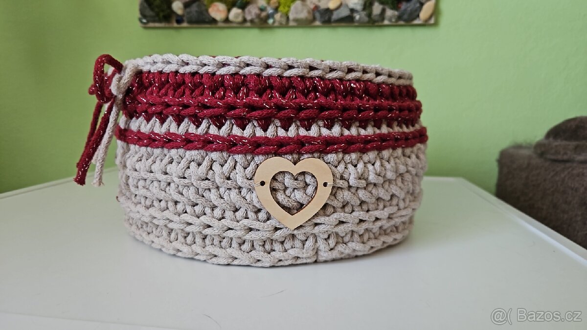 Háčkovaný košík