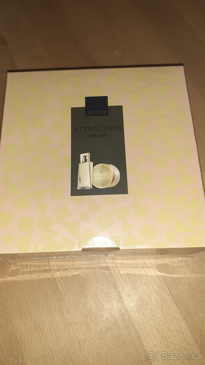 Dárková vánoční sada Avon Attraction EDP