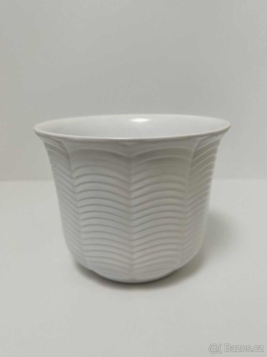 Bílý keramický květináč