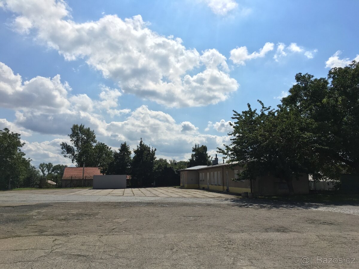 PRONÁJEM PARKOVACÍCH PLOCH