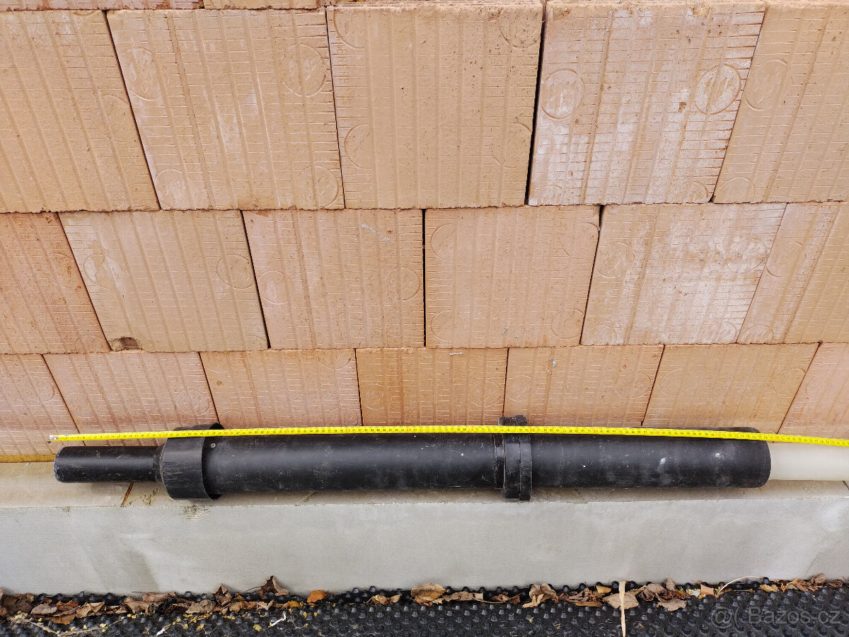 Potrubí na odtah spalin z plynového kotle-průchodka střechou