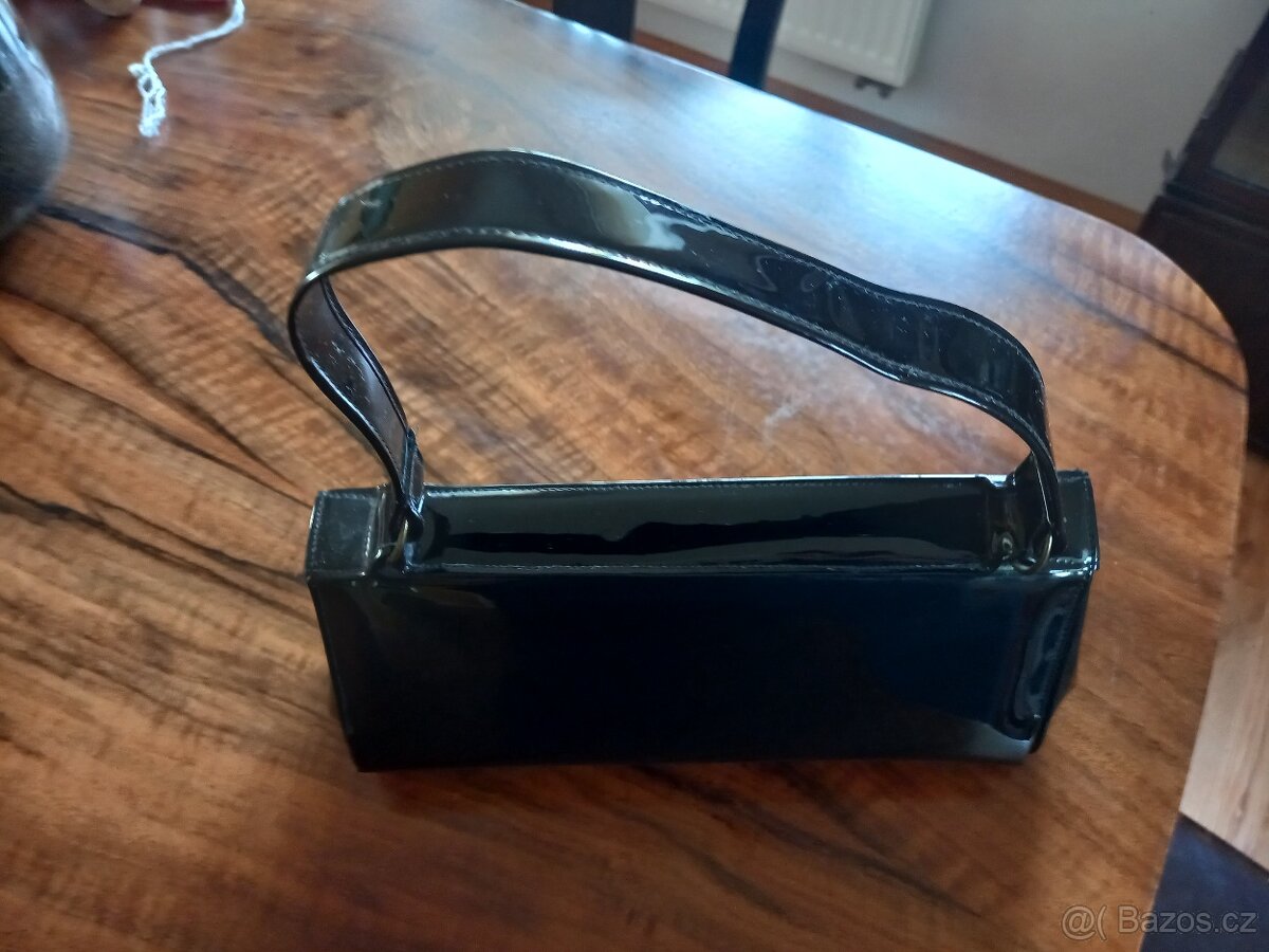 Jednoduchá elegantní kabelka