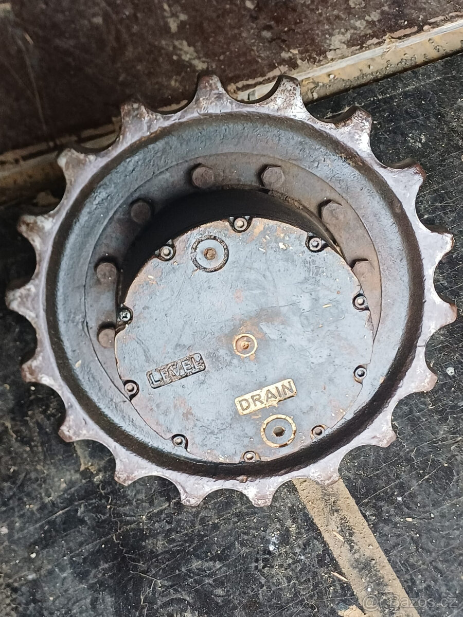 HYDROMOTOR, REDUKTOR, KONCOVÝ PŘEVOD NA MINIBAGR