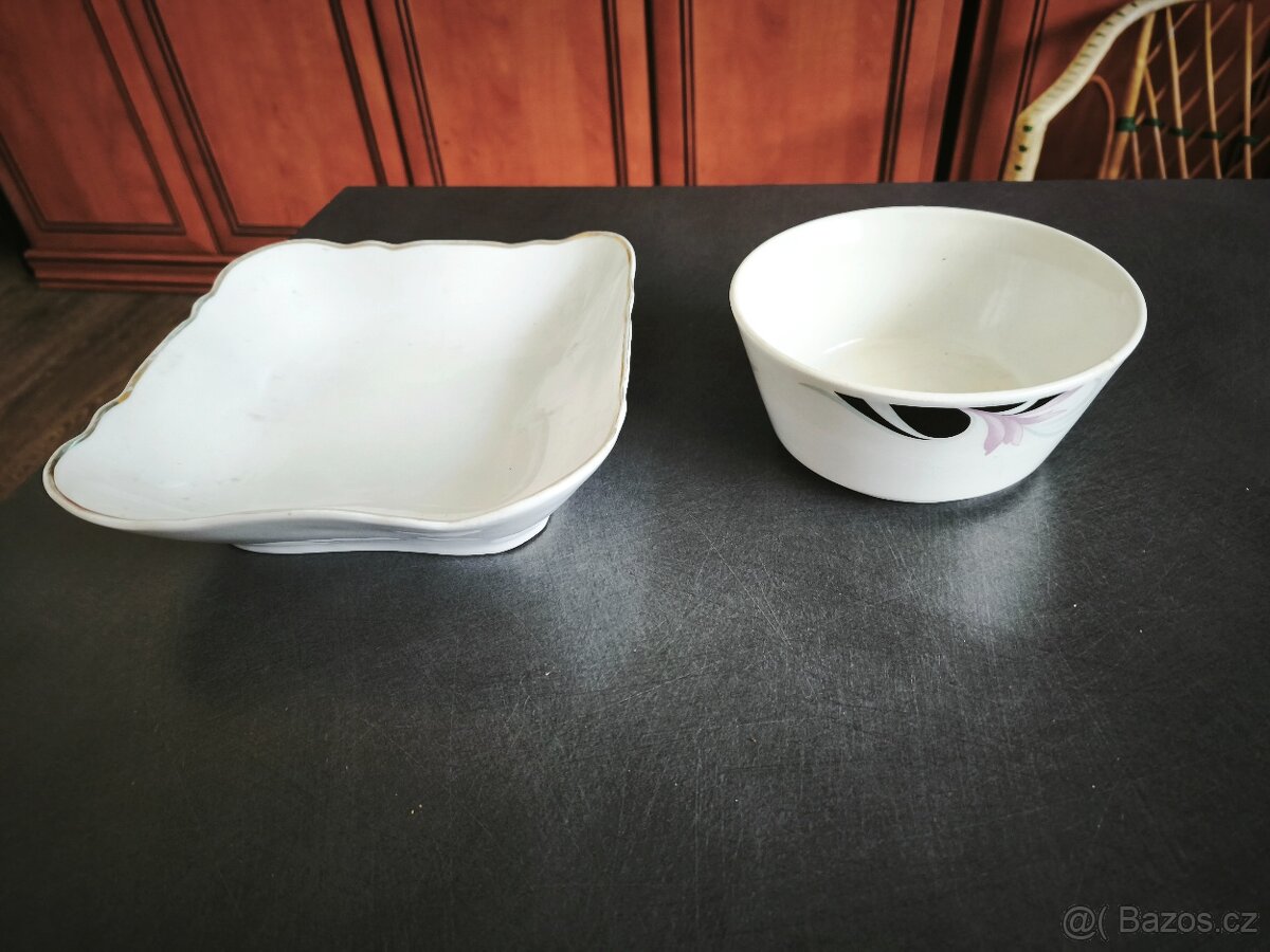 Staré porcelánové misky.