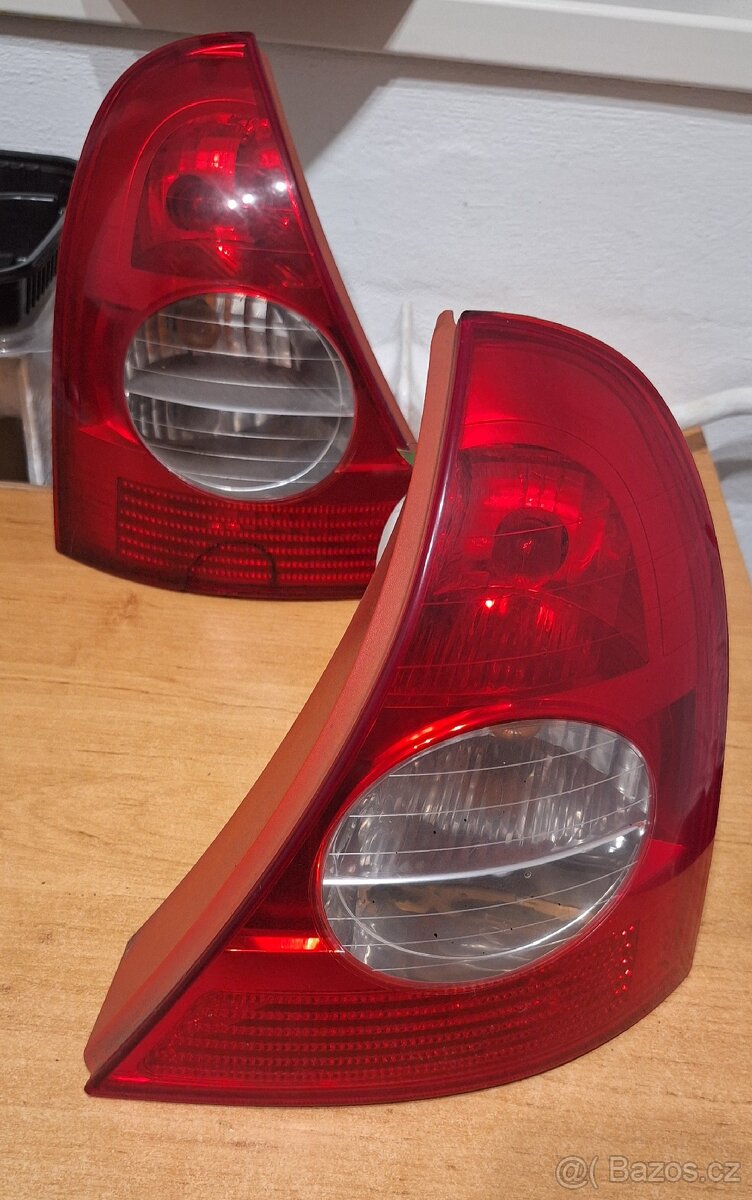 Renault Clio zadní světla 1ks/200Kč